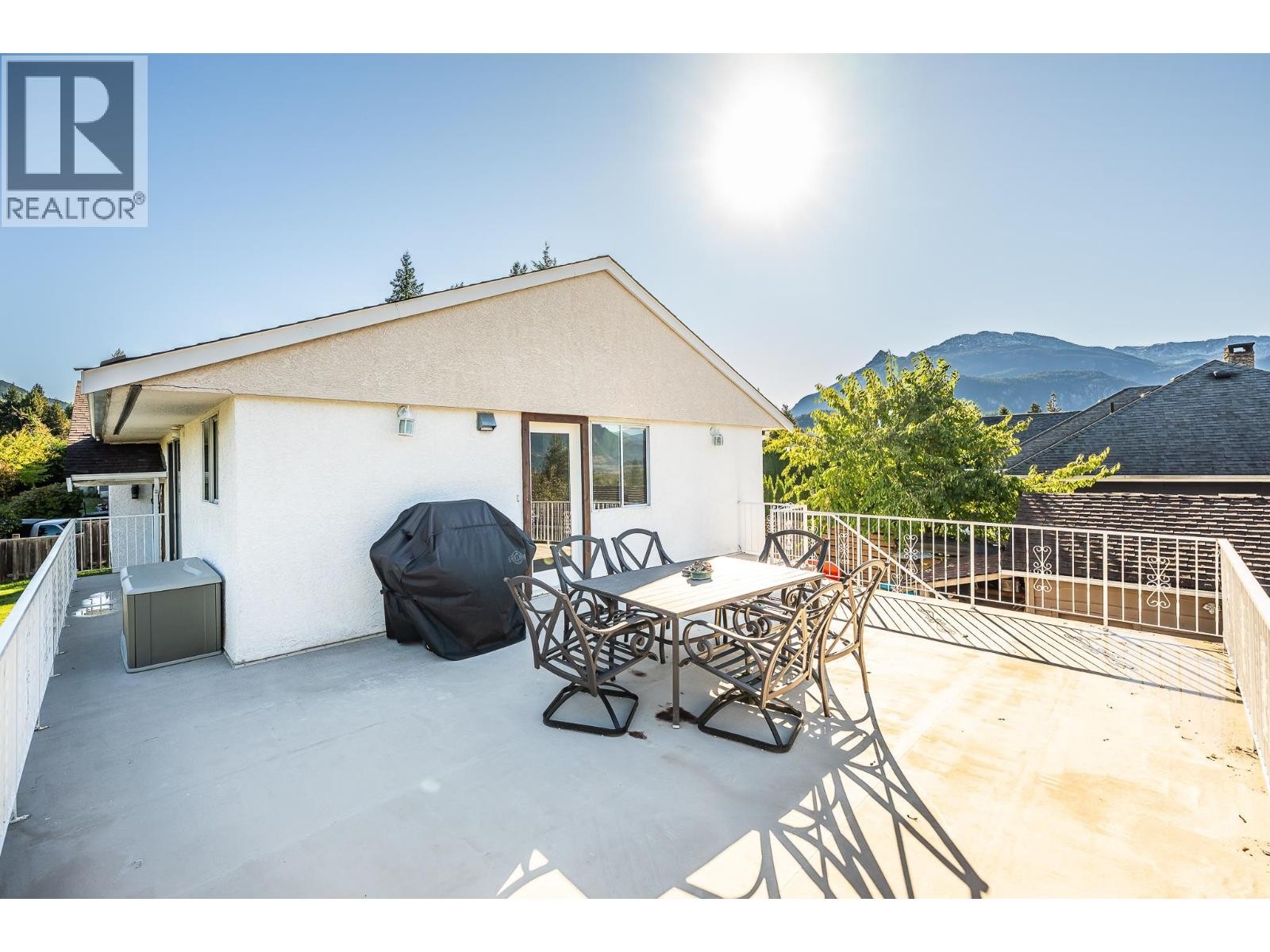 












2332 ARGYLE CRESCENT

,
Squamish,




British Columbia
V0N1T0

