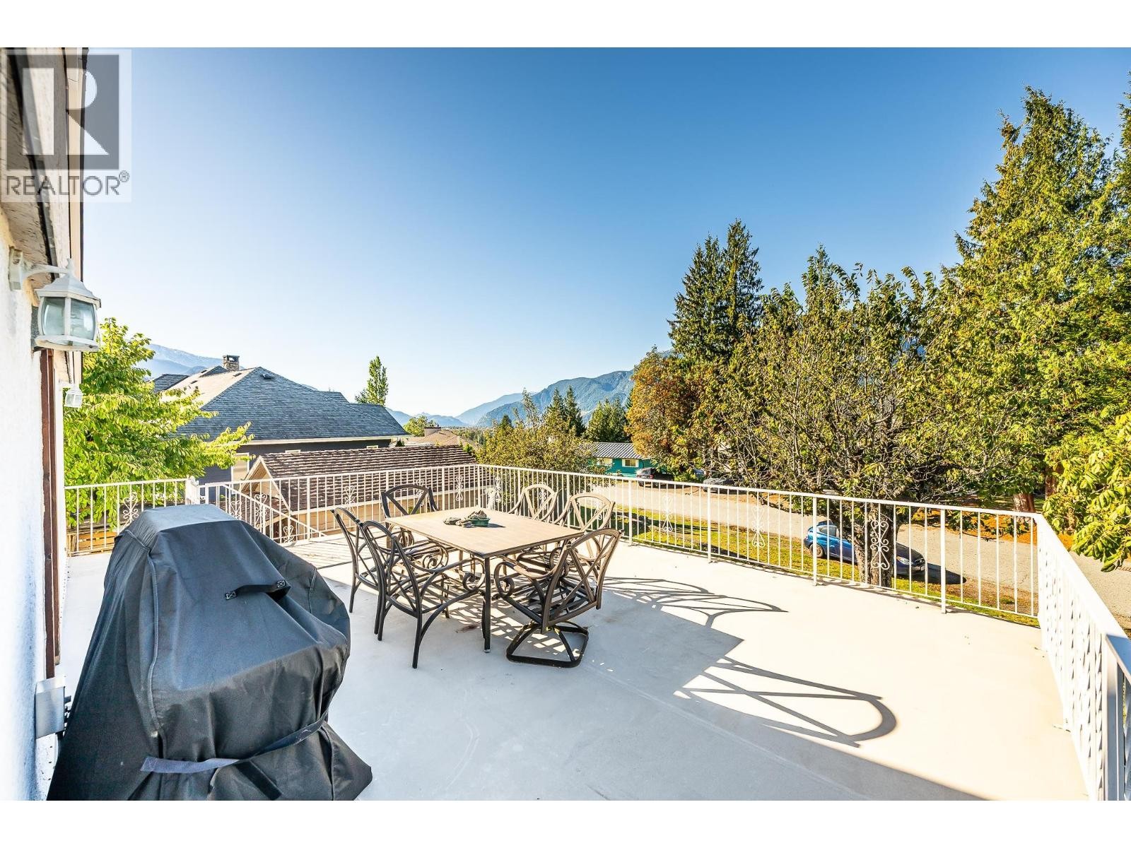 












2332 ARGYLE CRESCENT

,
Squamish,




British Columbia
V0N1T0

