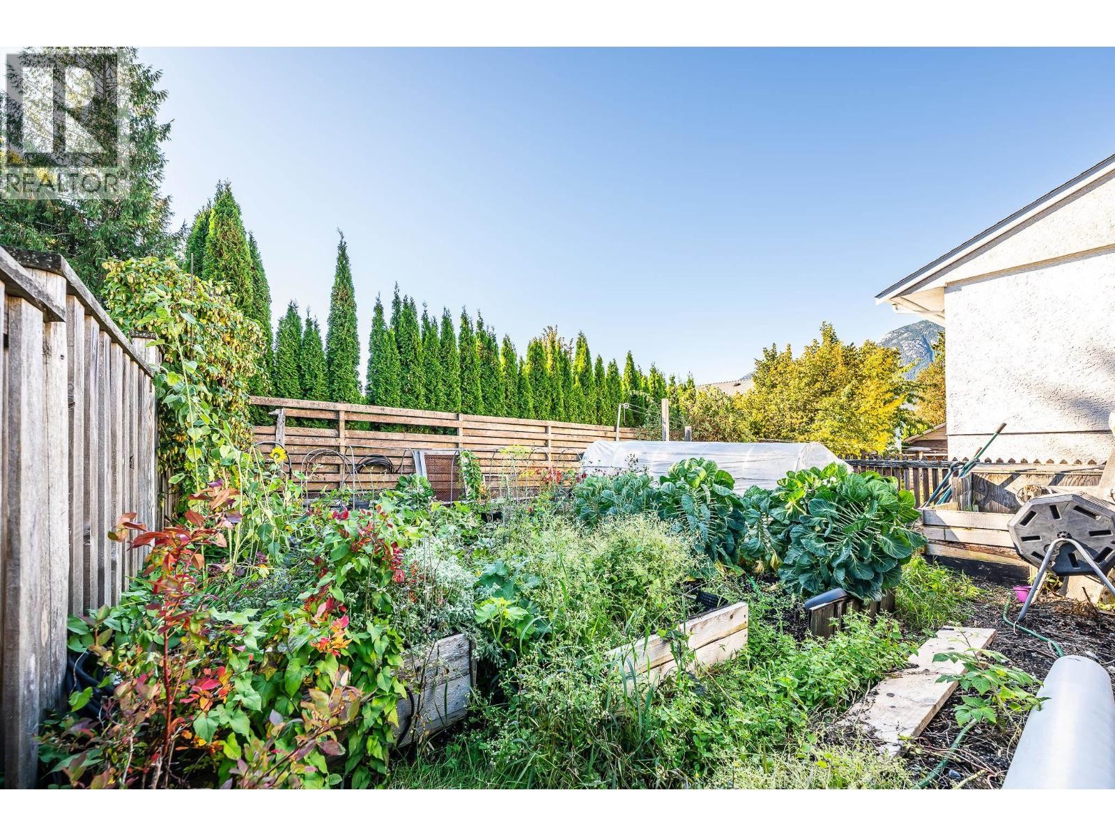 












2332 ARGYLE CRESCENT

,
Squamish,




British Columbia
V0N1T0

