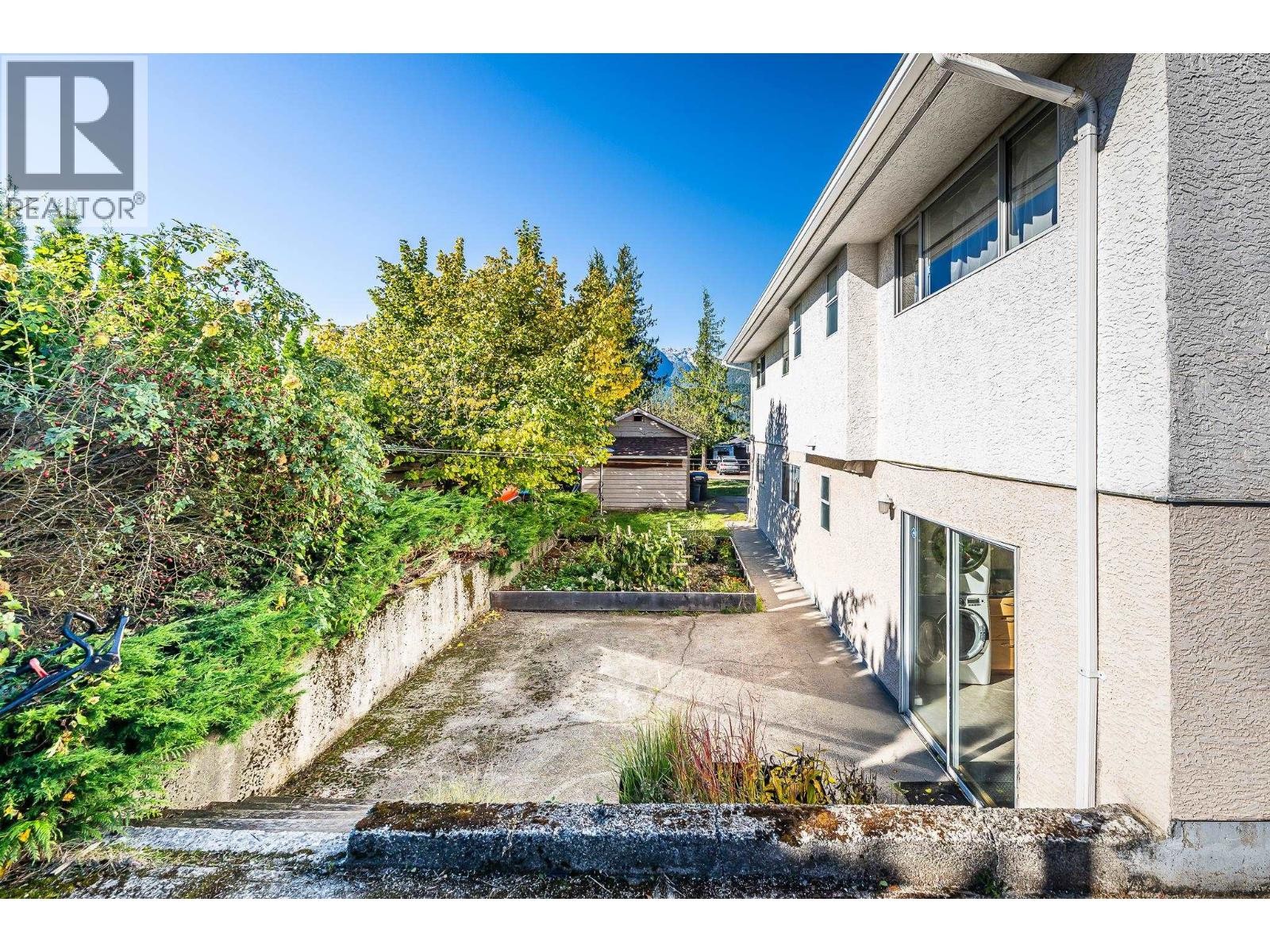 












2332 ARGYLE CRESCENT

,
Squamish,




British Columbia
V0N1T0

