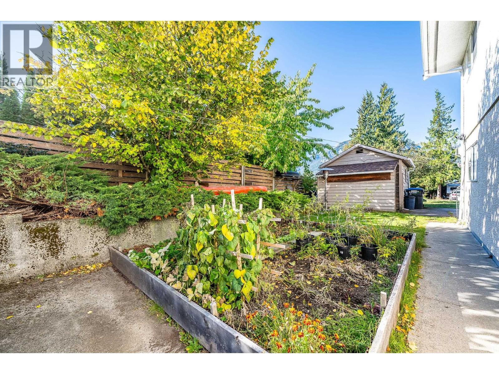 












2332 ARGYLE CRESCENT

,
Squamish,




British Columbia
V0N1T0

