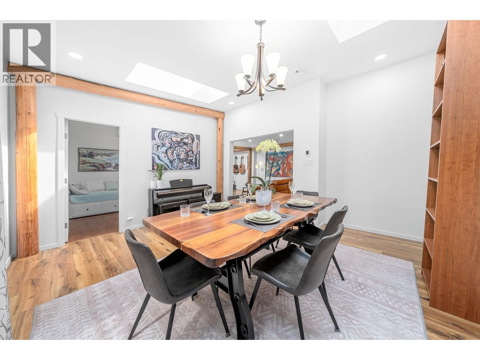 












2540 BOSWELL AVENUE

,
North Vancouver,




British Columbia
V7H1L7

