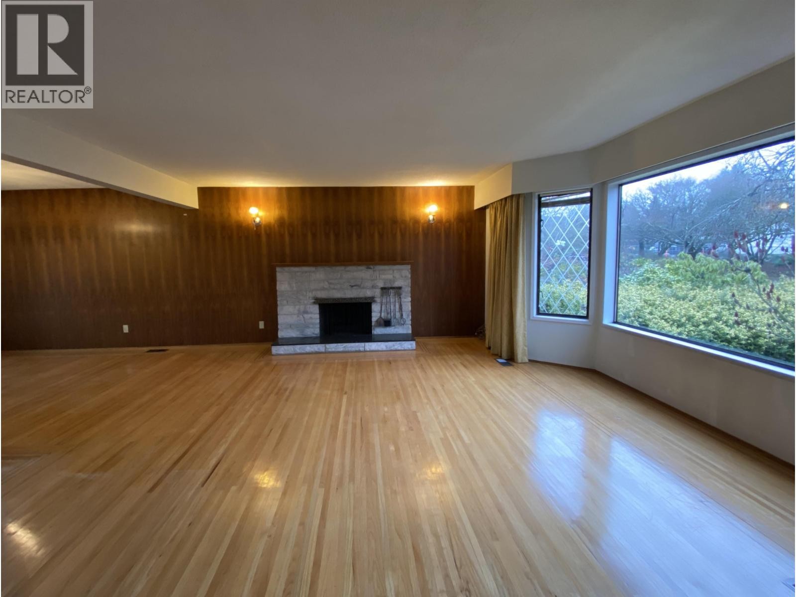 












6145 SHERBROOKE STREET

,
Vancouver,




British Columbia
V5W3N4

