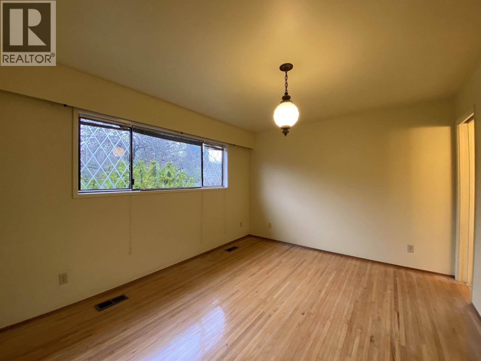 












6145 SHERBROOKE STREET

,
Vancouver,




British Columbia
V5W3N4

