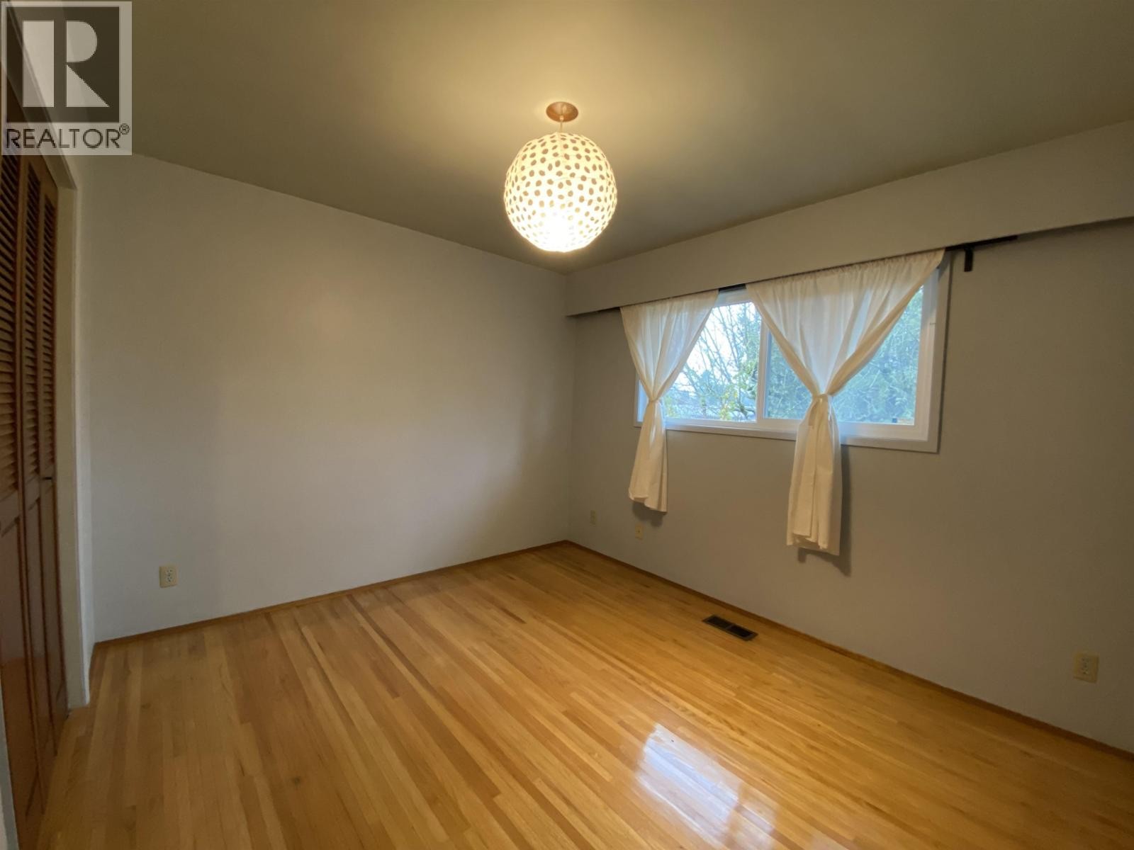 












6145 SHERBROOKE STREET

,
Vancouver,




British Columbia
V5W3N4

