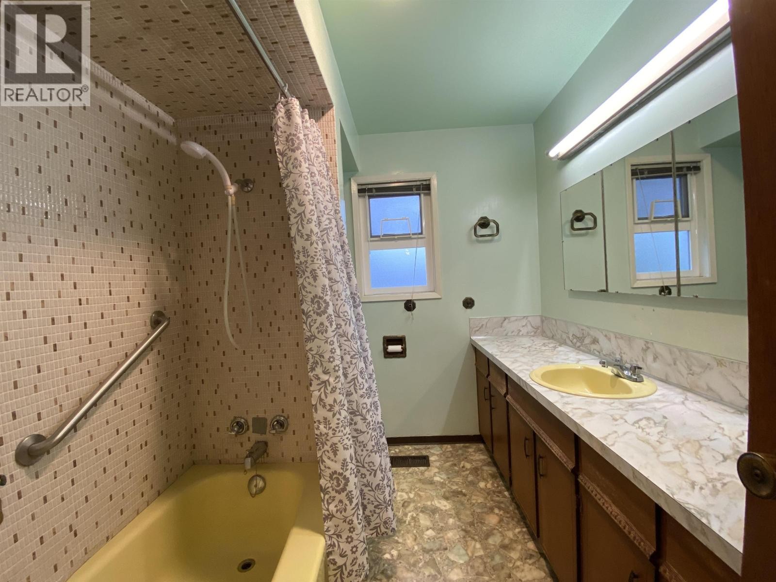 












6145 SHERBROOKE STREET

,
Vancouver,




British Columbia
V5W3N4

