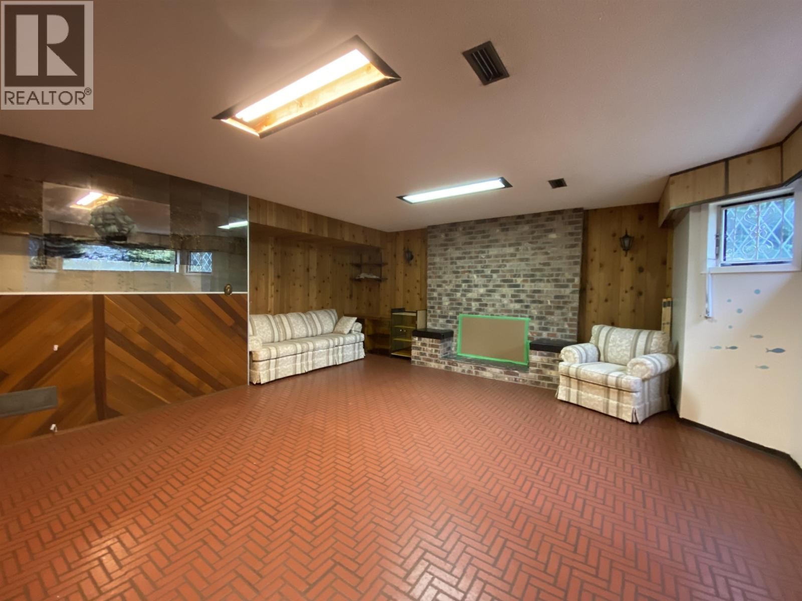 












6145 SHERBROOKE STREET

,
Vancouver,




British Columbia
V5W3N4

