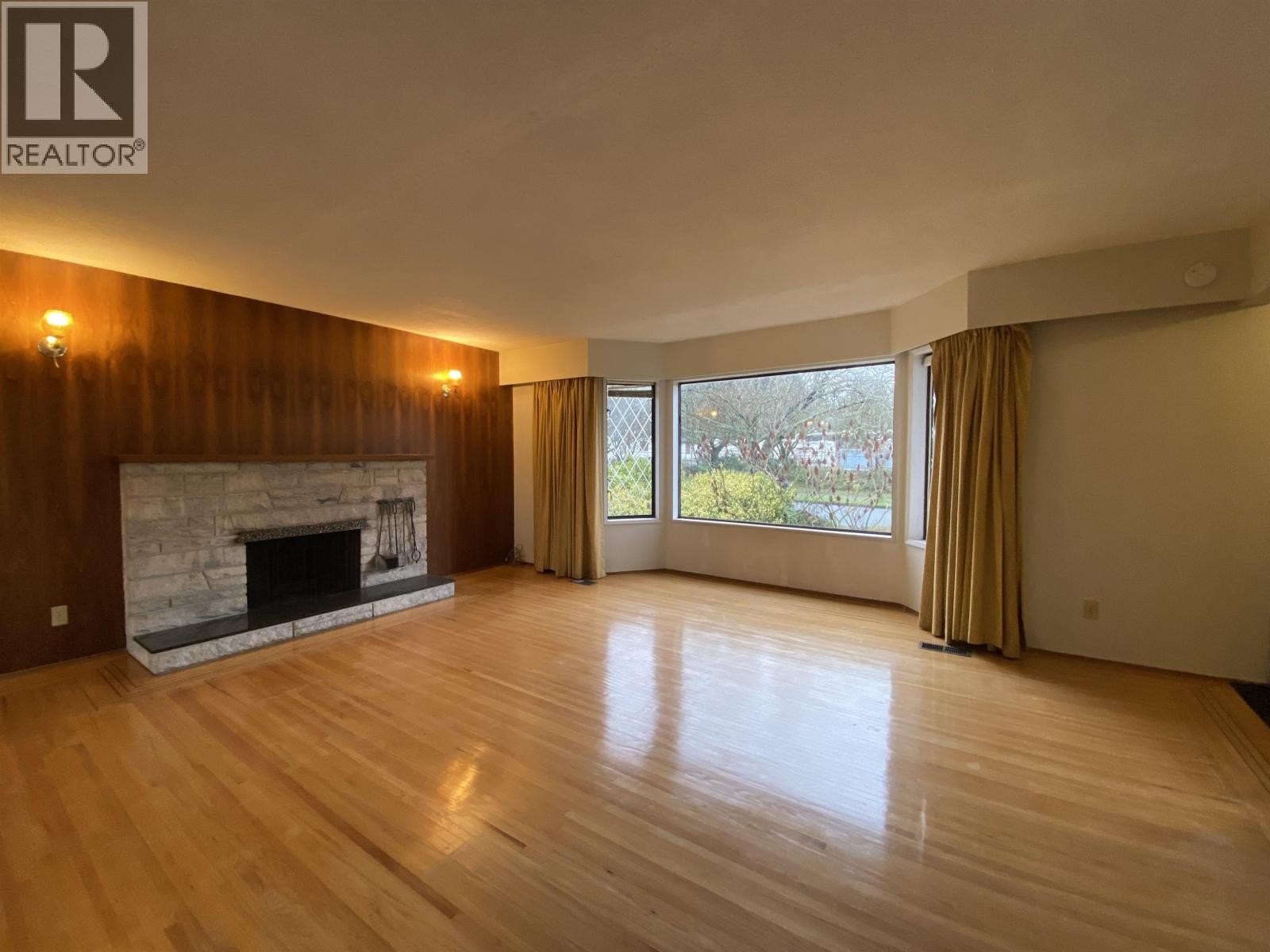 












6145 SHERBROOKE STREET

,
Vancouver,




British Columbia
V5W3N4

