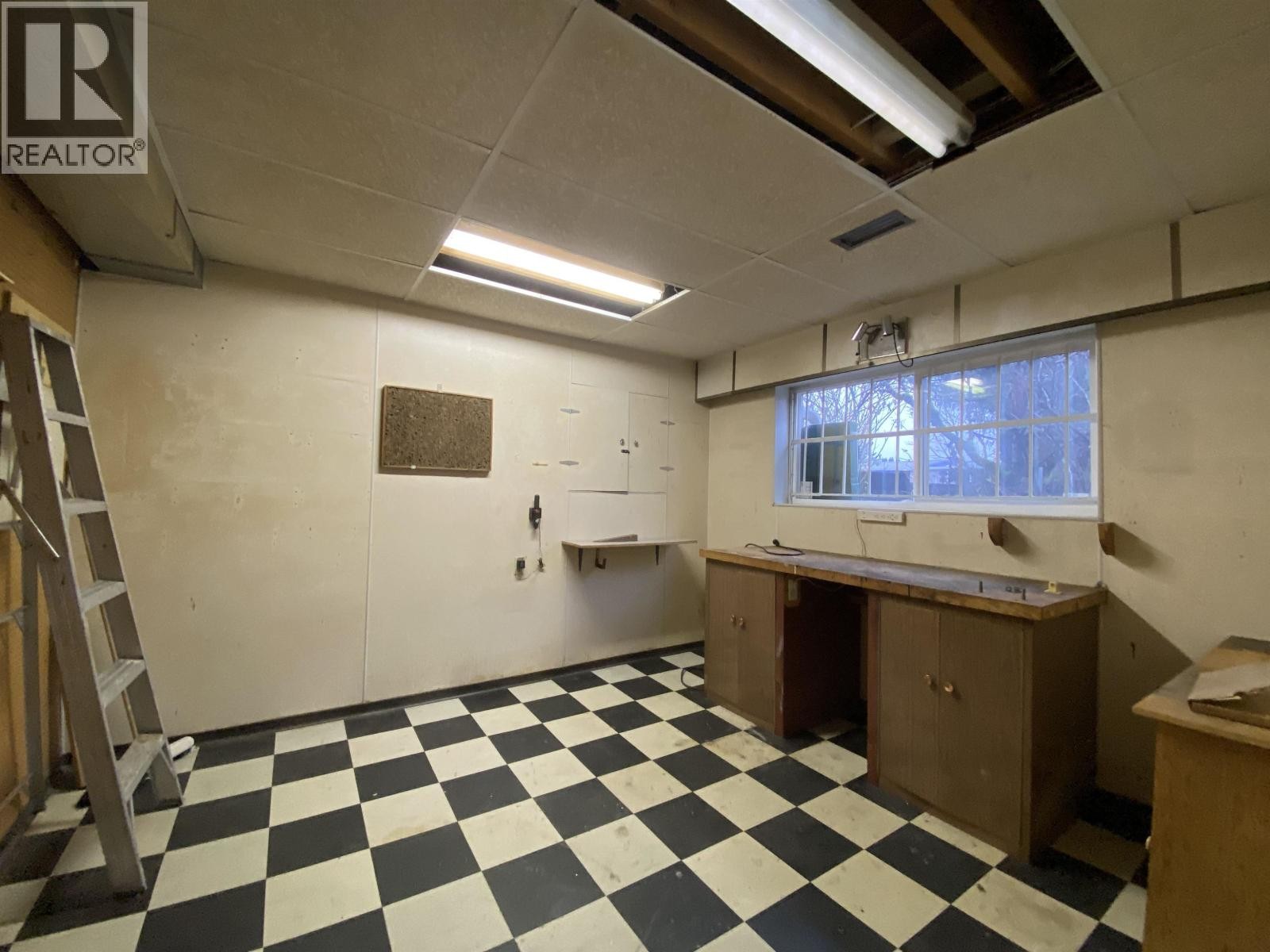 












6145 SHERBROOKE STREET

,
Vancouver,




British Columbia
V5W3N4

