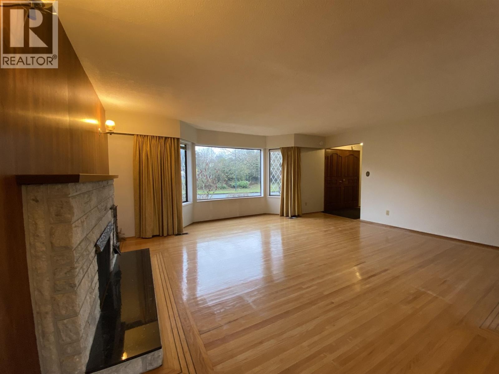 












6145 SHERBROOKE STREET

,
Vancouver,




British Columbia
V5W3N4

