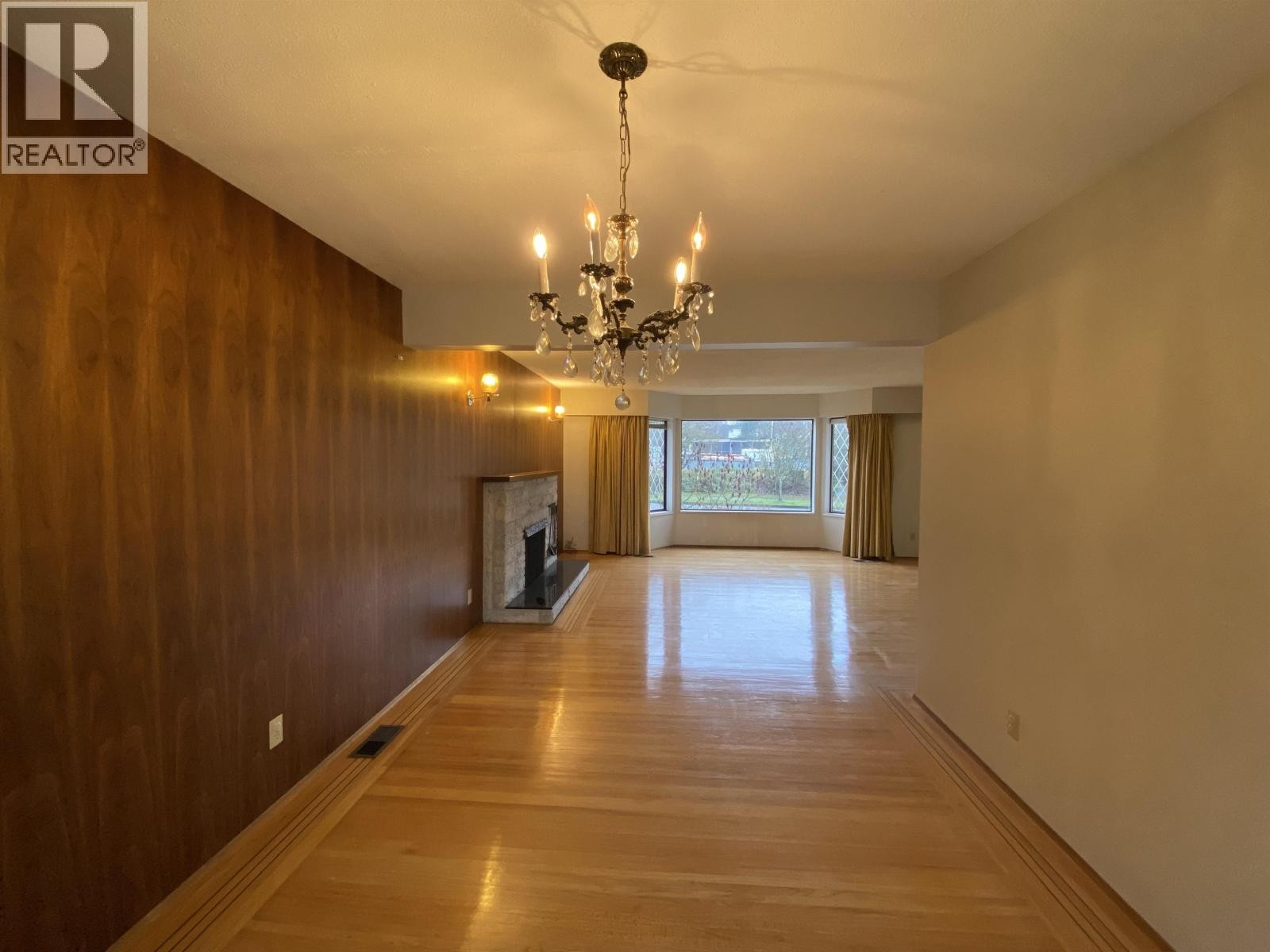 












6145 SHERBROOKE STREET

,
Vancouver,




British Columbia
V5W3N4

