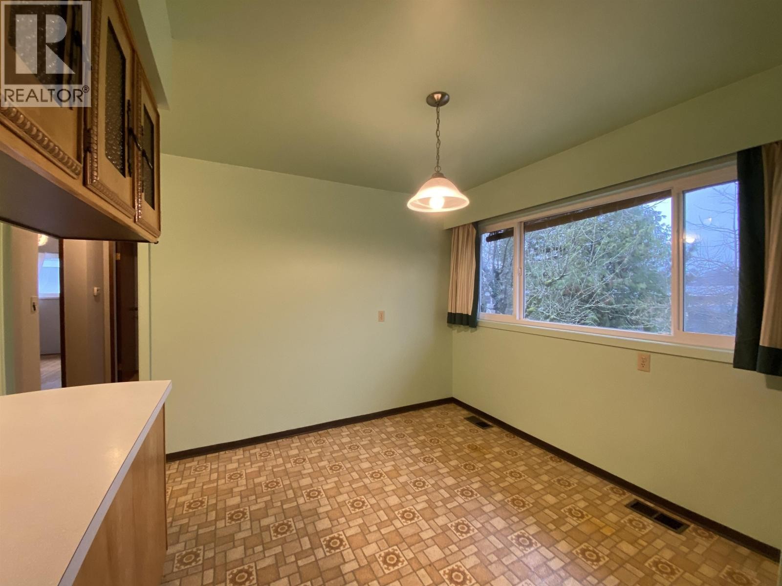 












6145 SHERBROOKE STREET

,
Vancouver,




British Columbia
V5W3N4

