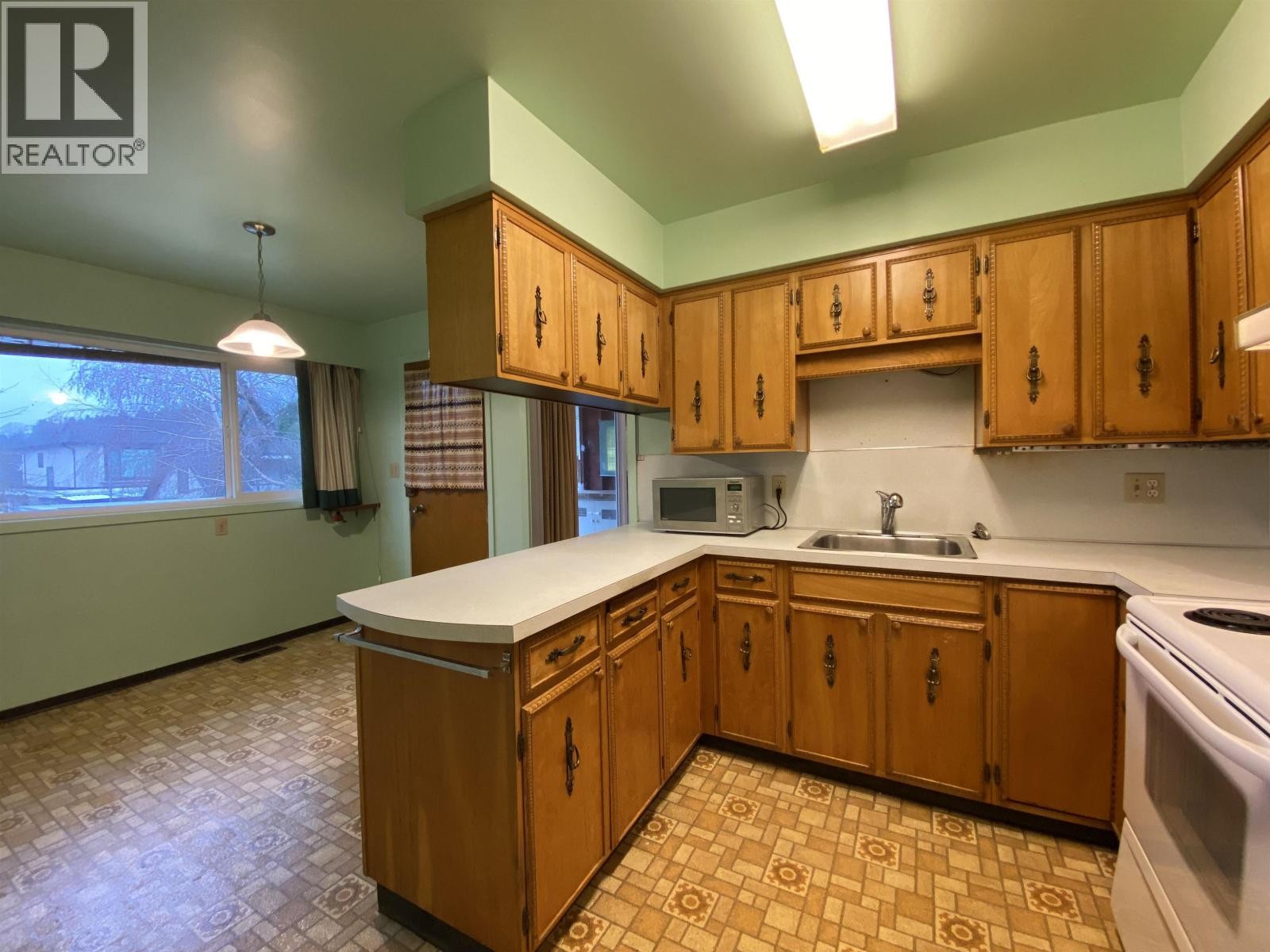 












6145 SHERBROOKE STREET

,
Vancouver,




British Columbia
V5W3N4


