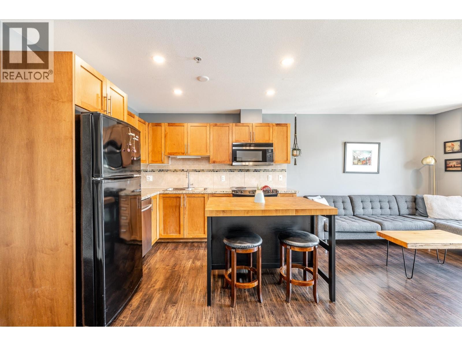 












521 1211 VILLAGE GREEN WAY

,
Squamish,




British Columbia
V8B0R7

