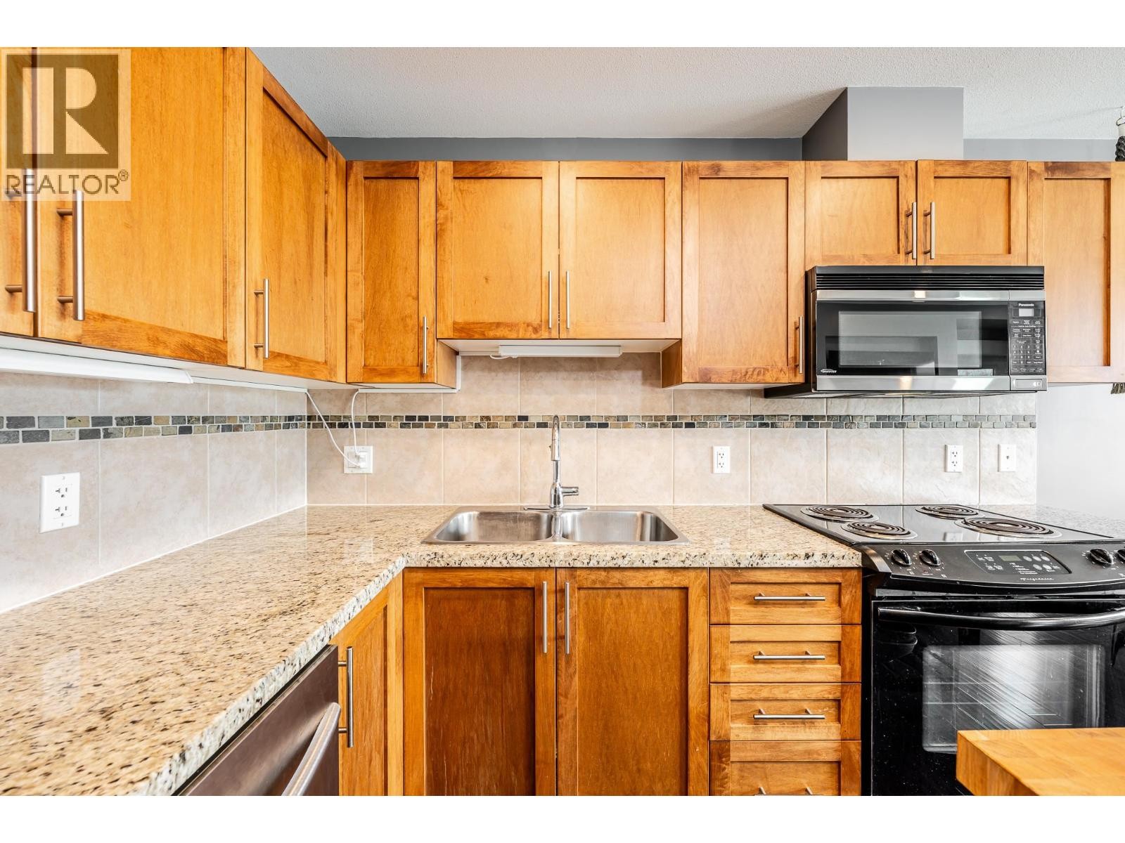 












521 1211 VILLAGE GREEN WAY

,
Squamish,




British Columbia
V8B0R7

