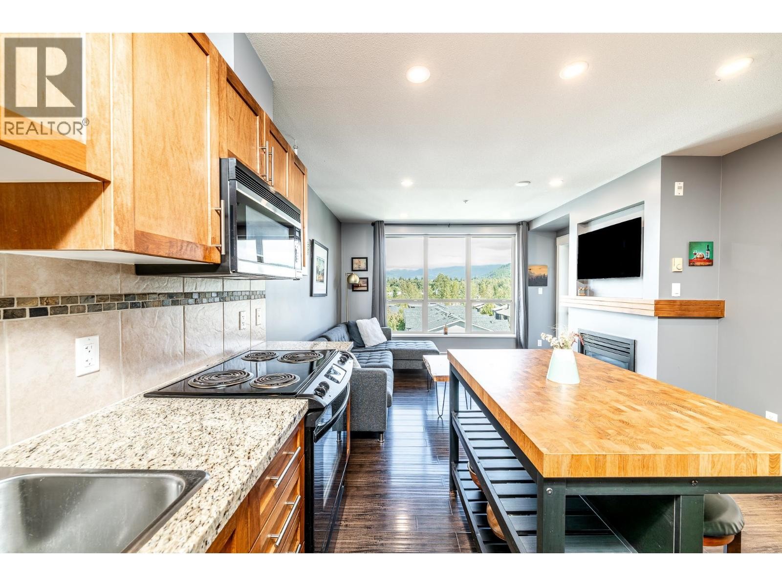 












521 1211 VILLAGE GREEN WAY

,
Squamish,




British Columbia
V8B0R7

