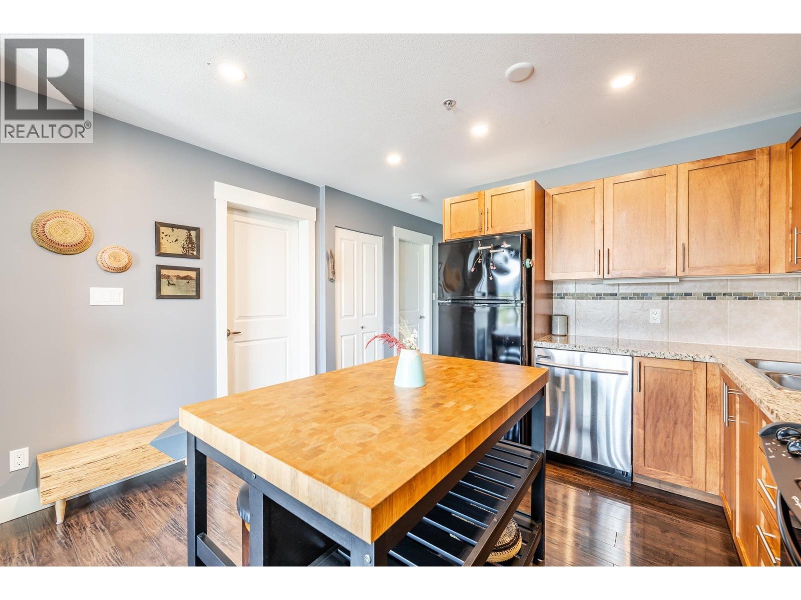 












521 1211 VILLAGE GREEN WAY

,
Squamish,




British Columbia
V8B0R7

