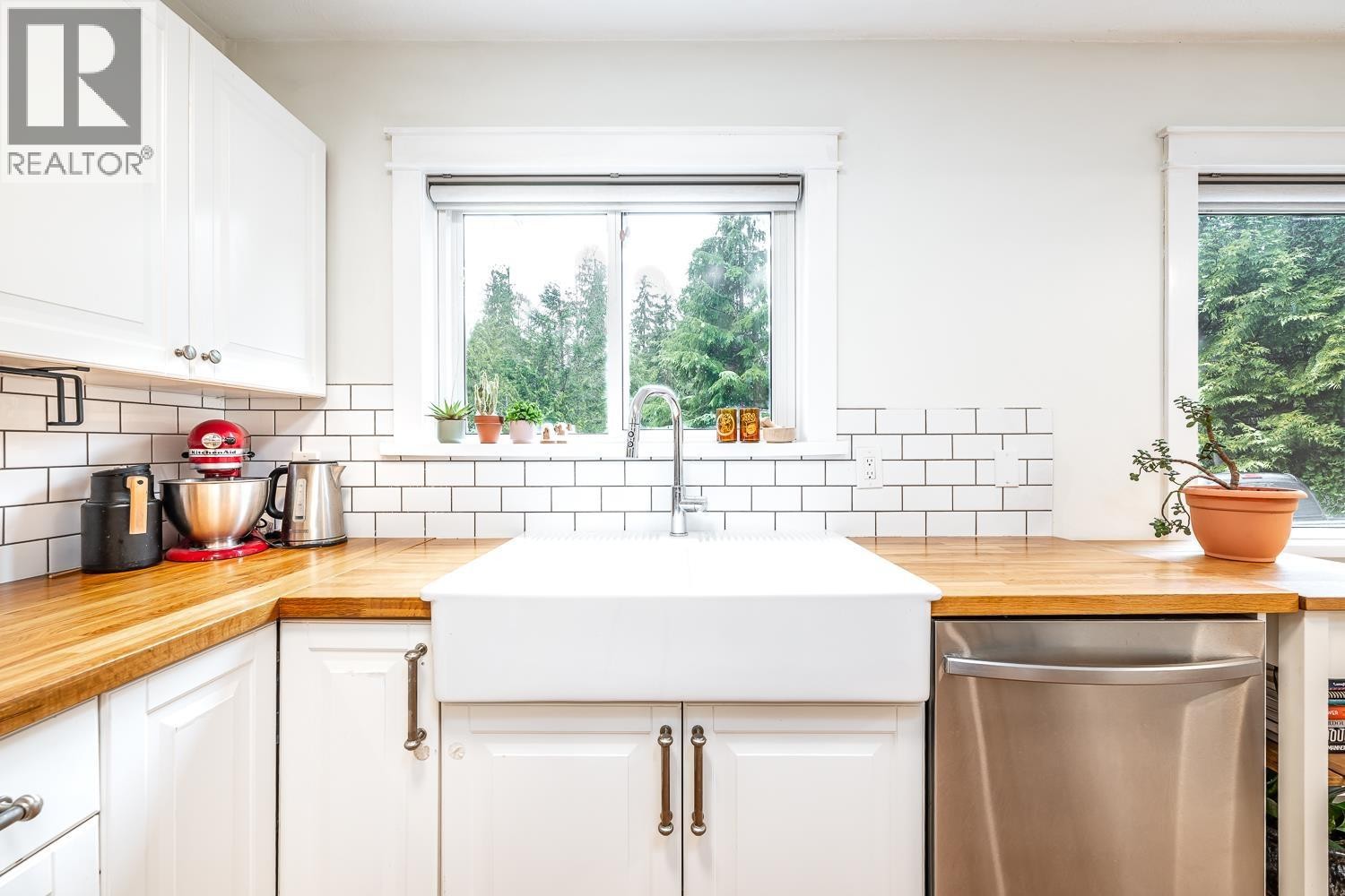 












40628 PERTH DRIVE

,
Squamish,




British Columbia
V0N1T0

