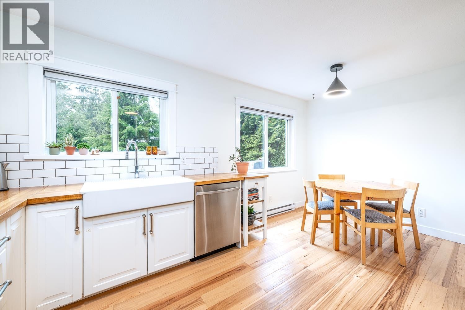 












40628 PERTH DRIVE

,
Squamish,




British Columbia
V0N1T0

