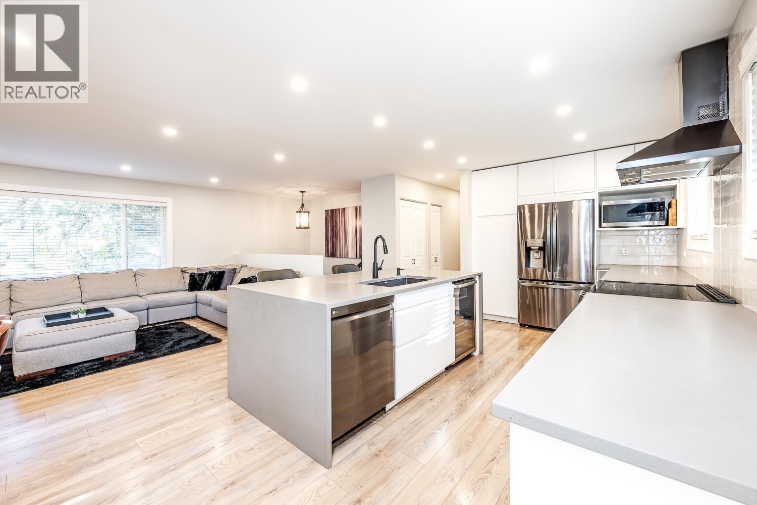 












2548 MONTROSE WAY

,
Squamish,




British Columbia
V0N1T0

