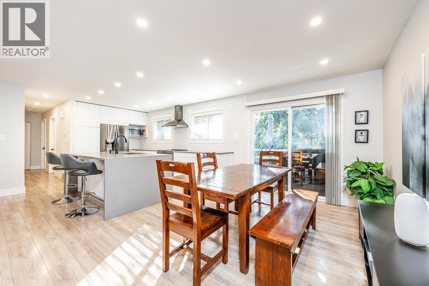 












2548 MONTROSE WAY

,
Squamish,




British Columbia
V0N1T0

