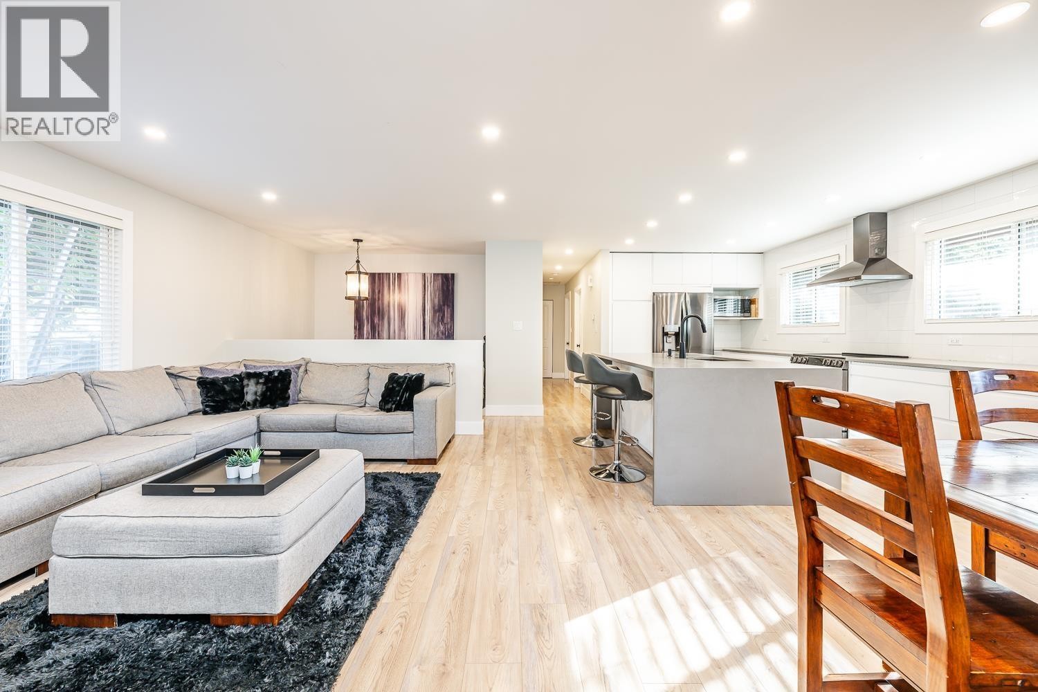 












2548 MONTROSE WAY

,
Squamish,




British Columbia
V0N1T0

