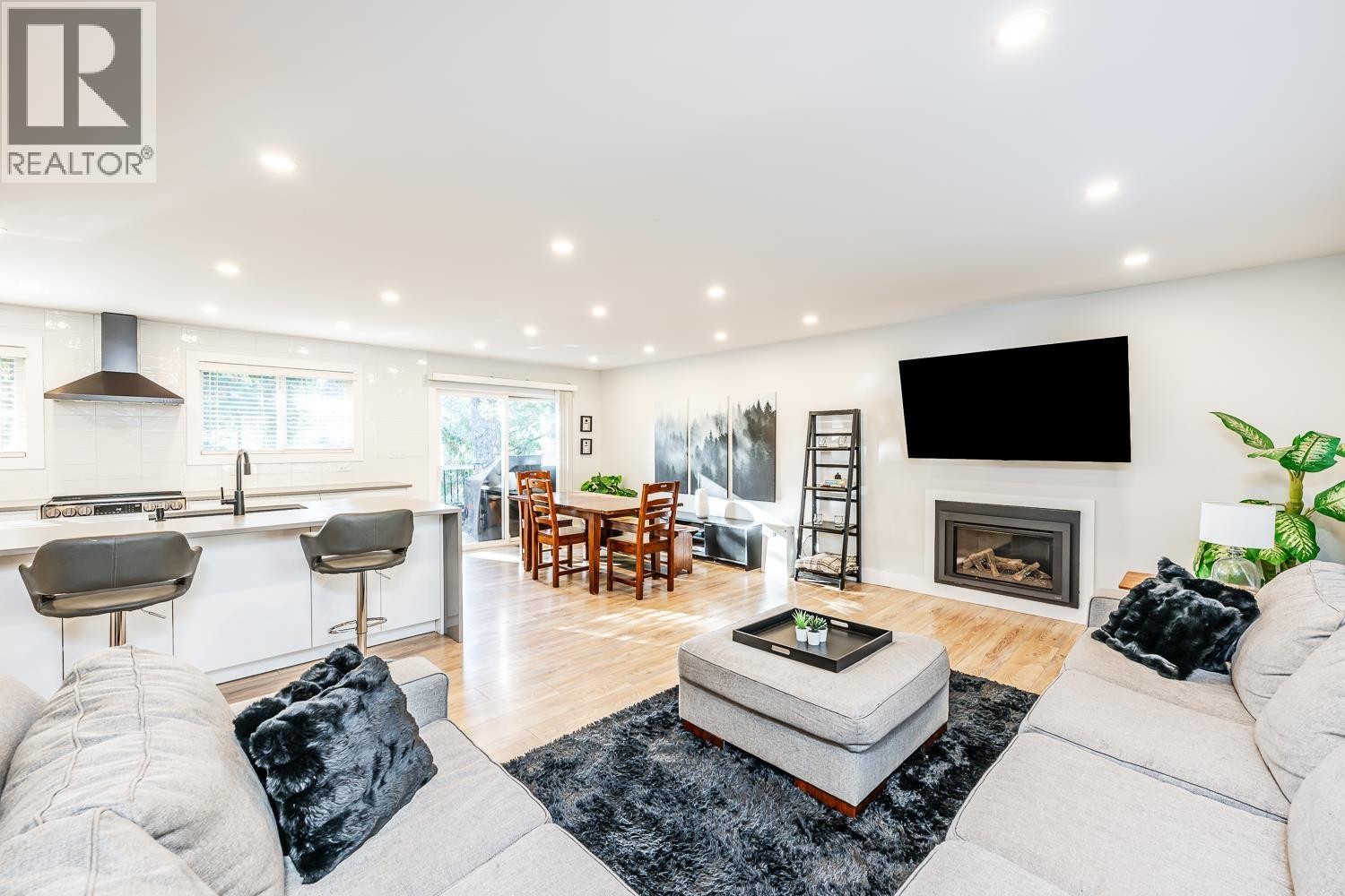 












2548 MONTROSE WAY

,
Squamish,




British Columbia
V0N1T0

