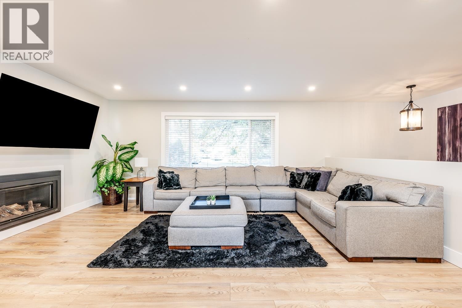 












2548 MONTROSE WAY

,
Squamish,




British Columbia
V0N1T0

