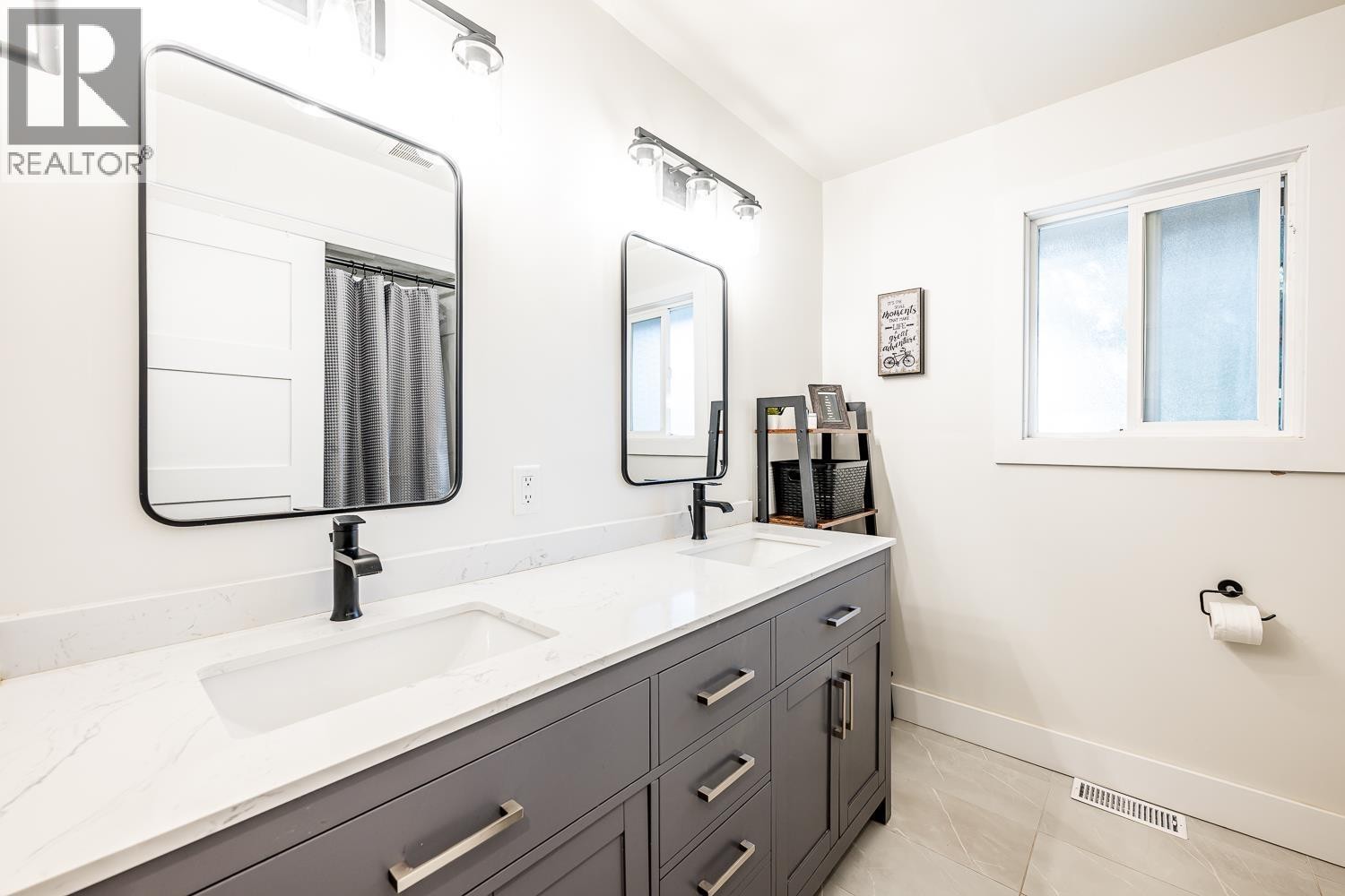 












2548 MONTROSE WAY

,
Squamish,




British Columbia
V0N1T0

