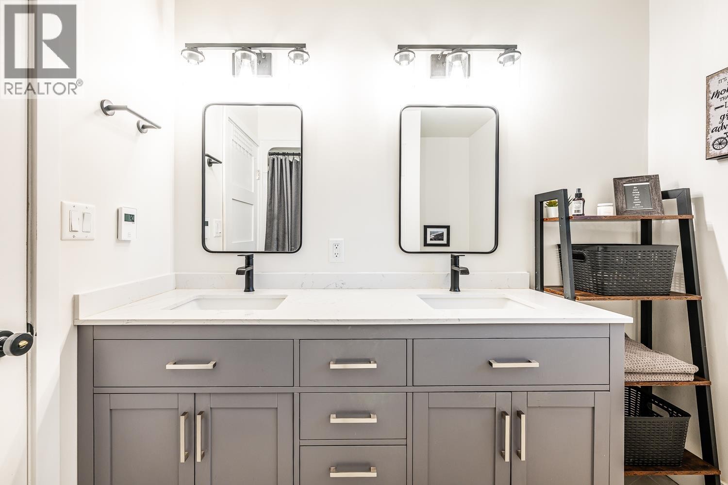 












2548 MONTROSE WAY

,
Squamish,




British Columbia
V0N1T0

