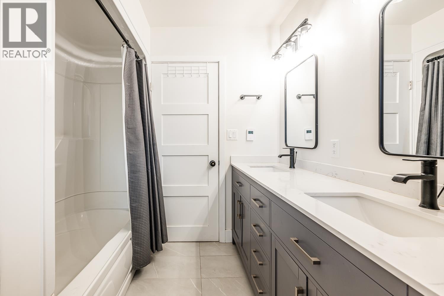 












2548 MONTROSE WAY

,
Squamish,




British Columbia
V0N1T0

