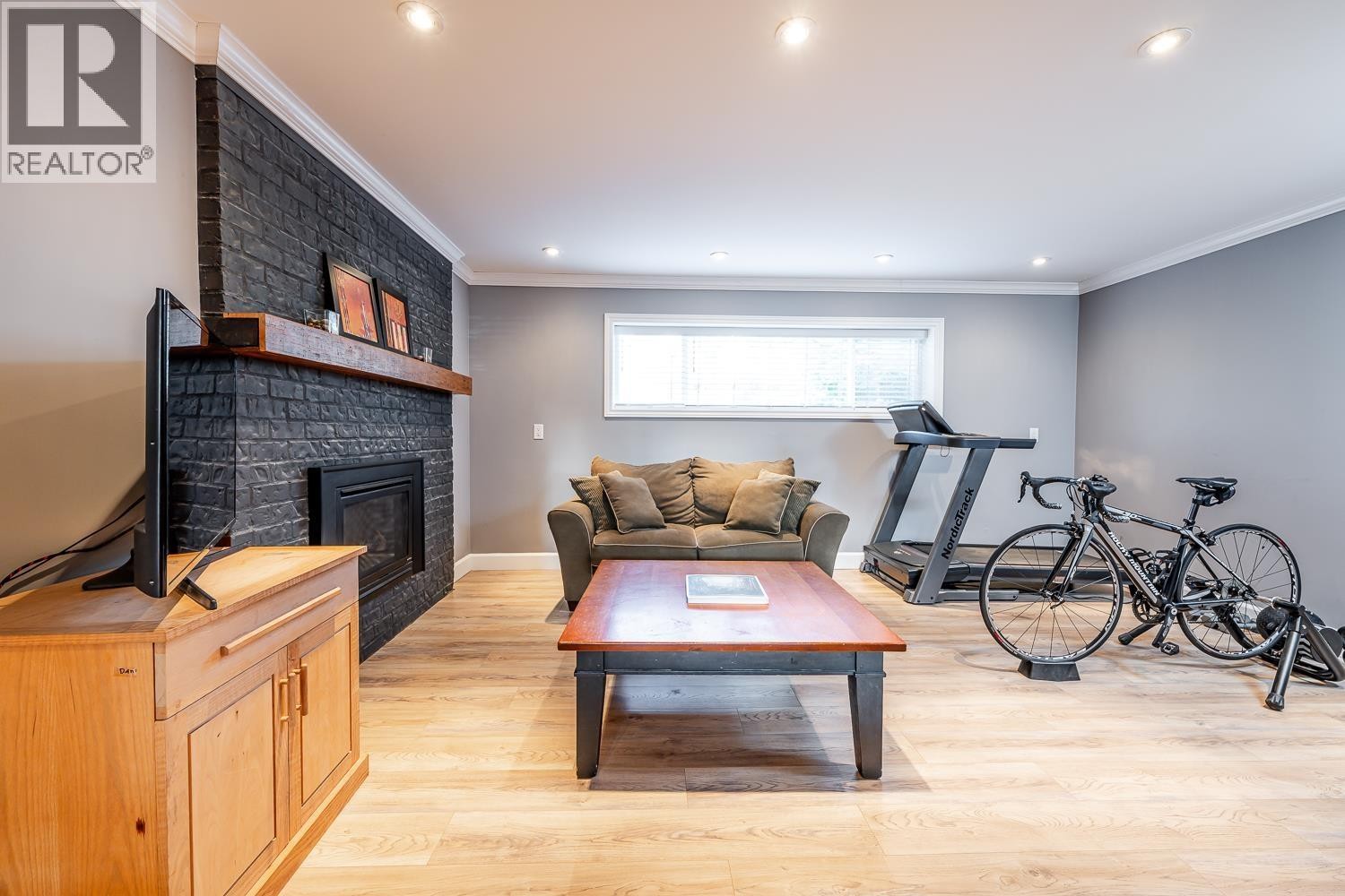 












2548 MONTROSE WAY

,
Squamish,




British Columbia
V0N1T0

