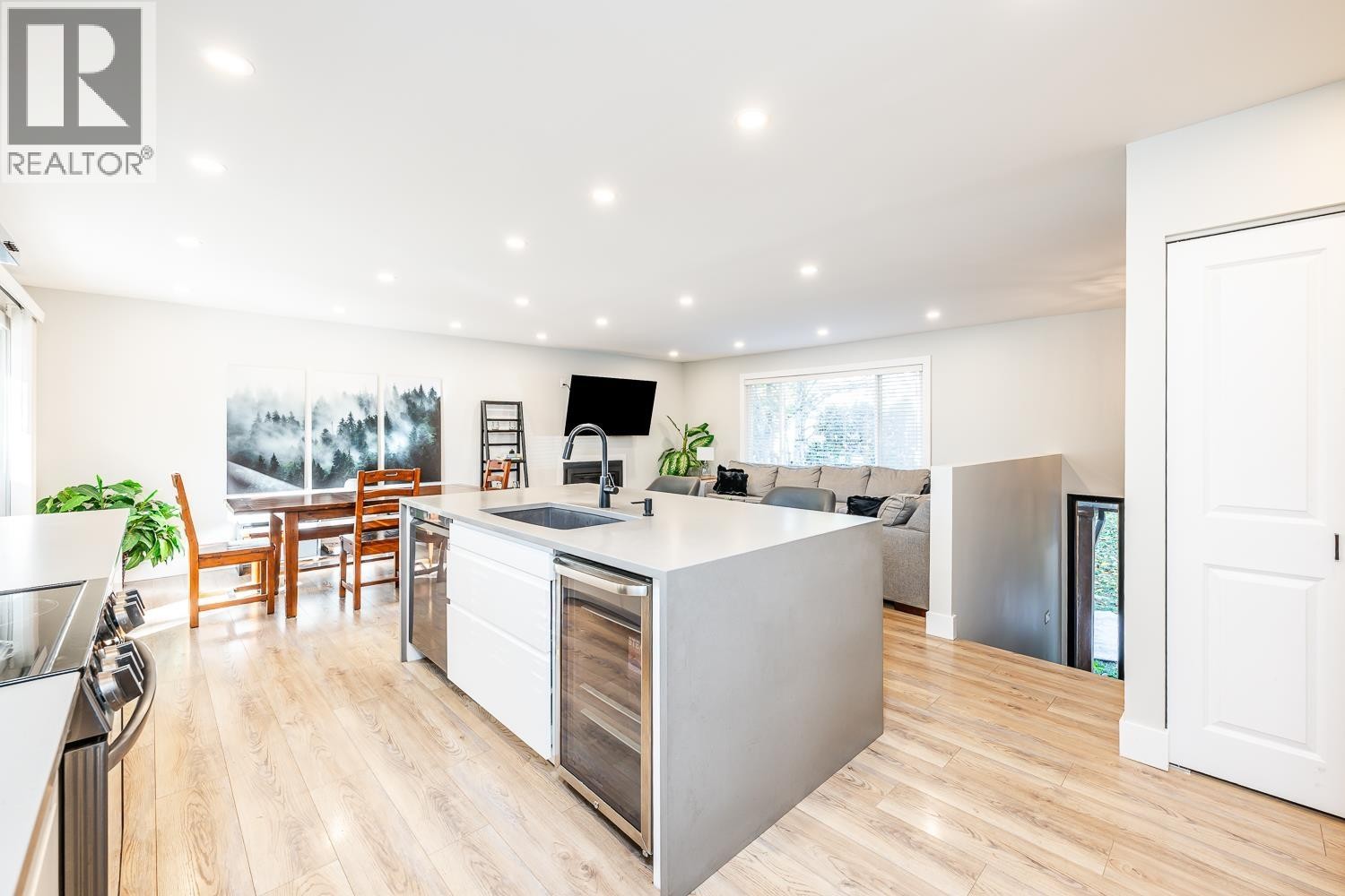 












2548 MONTROSE WAY

,
Squamish,




British Columbia
V0N1T0

