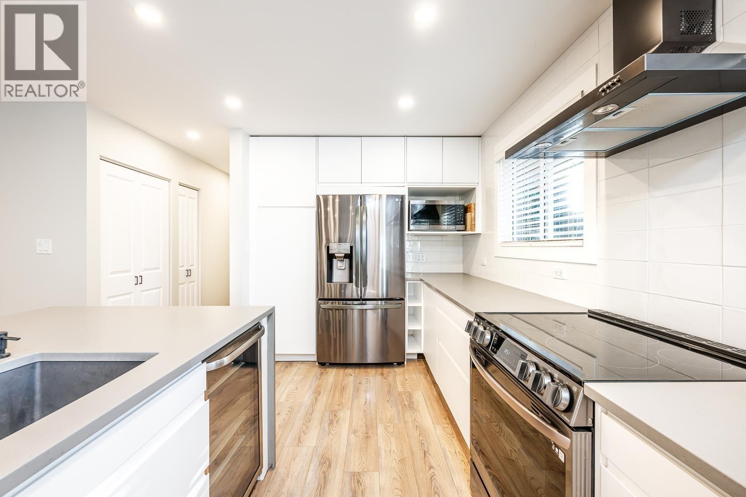 












2548 MONTROSE WAY

,
Squamish,




British Columbia
V0N1T0

