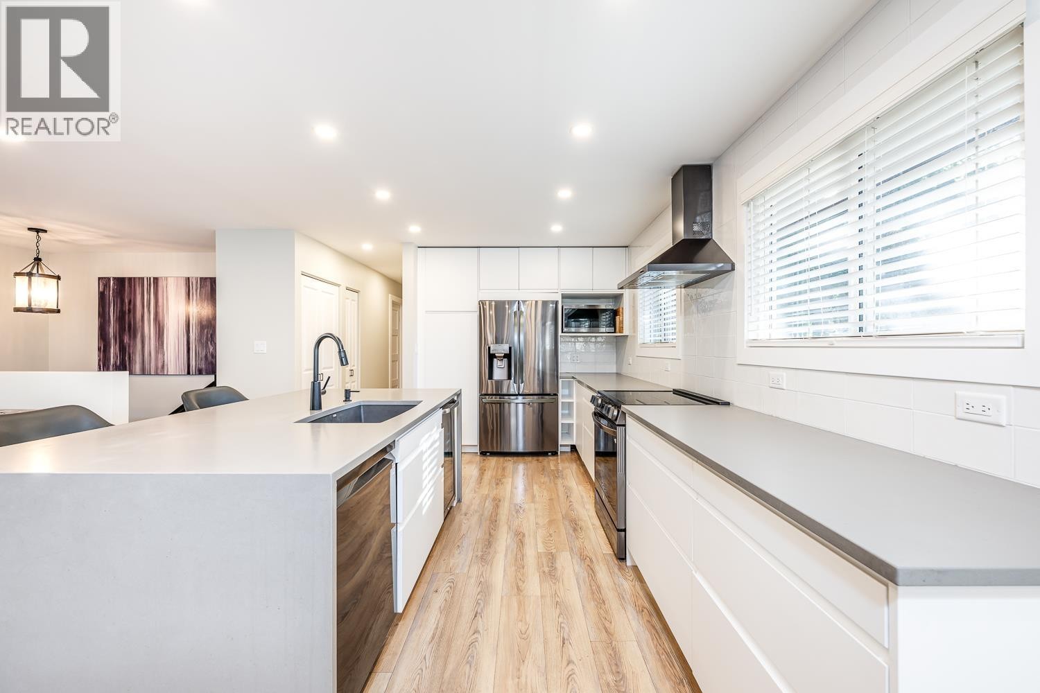 












2548 MONTROSE WAY

,
Squamish,




British Columbia
V0N1T0

