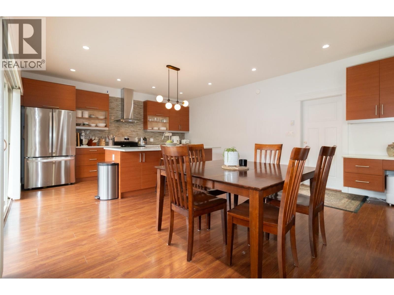 












39010 KINGFISHER ROAD

,
Squamish,




British Columbia
V8B0S9

