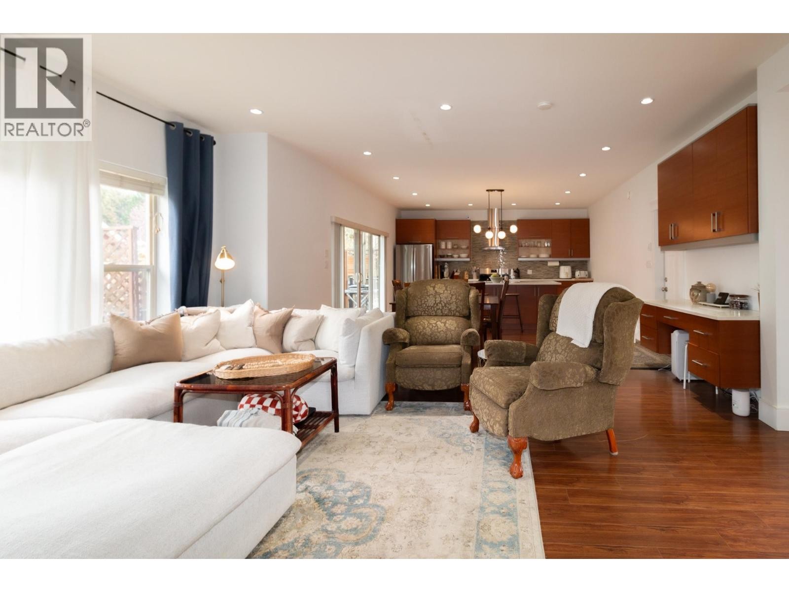 












39010 KINGFISHER ROAD

,
Squamish,




British Columbia
V8B0S9

