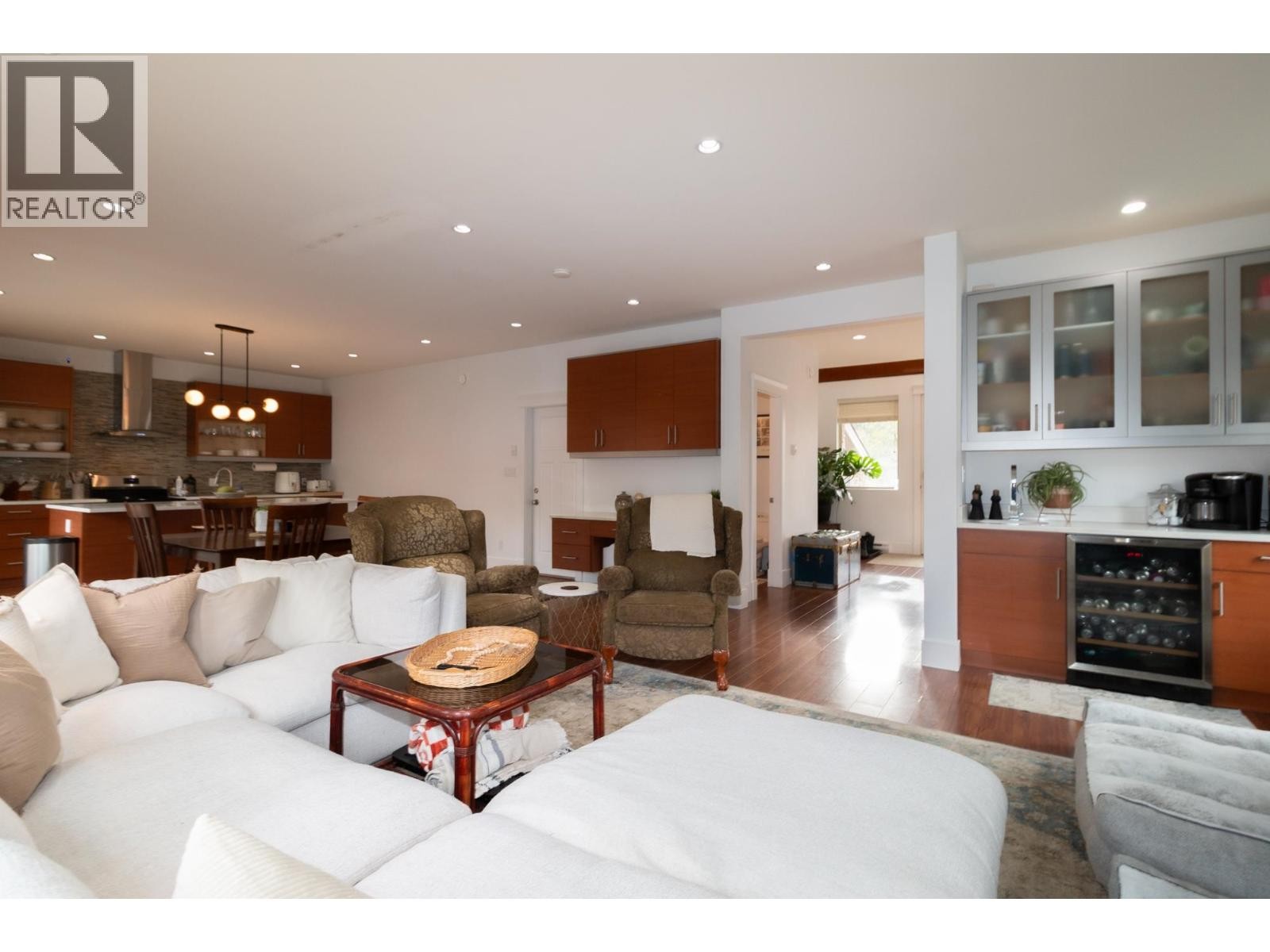 












39010 KINGFISHER ROAD

,
Squamish,




British Columbia
V8B0S9

