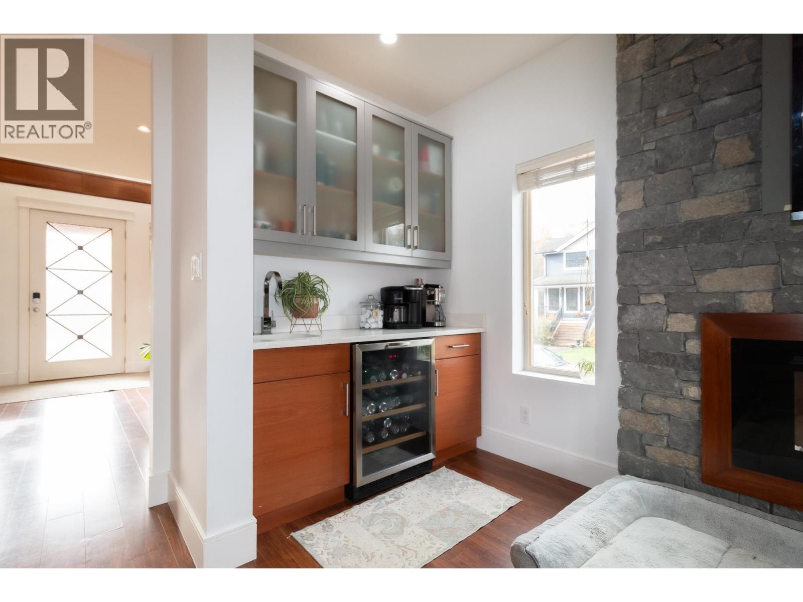 












39010 KINGFISHER ROAD

,
Squamish,




British Columbia
V8B0S9

