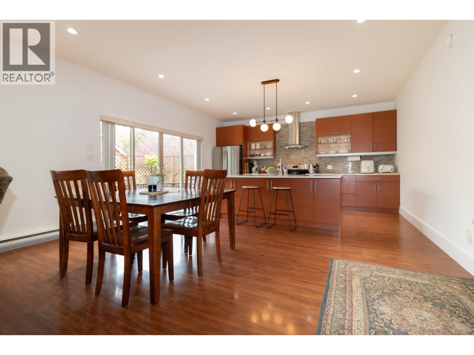 












39010 KINGFISHER ROAD

,
Squamish,




British Columbia
V8B0S9

