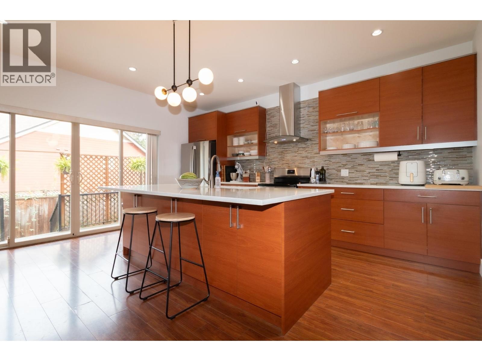 












39010 KINGFISHER ROAD

,
Squamish,




British Columbia
V8B0S9

