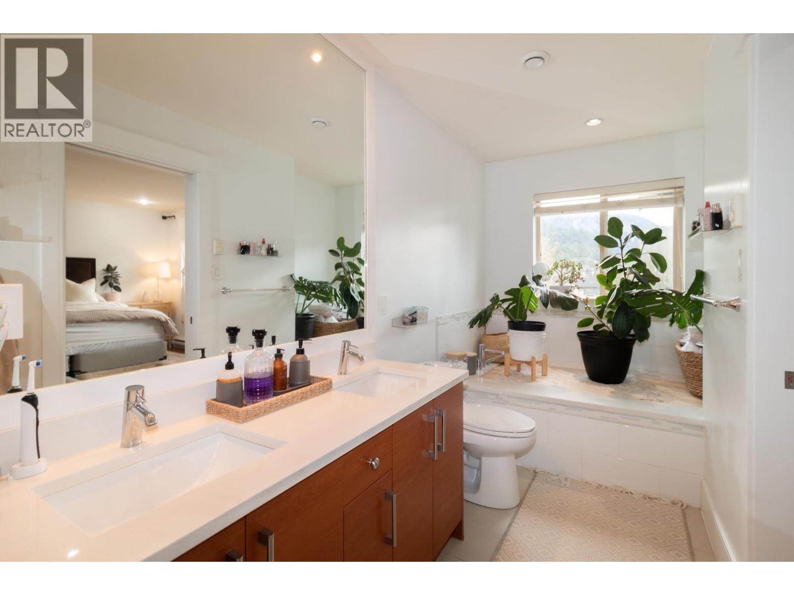 












39010 KINGFISHER ROAD

,
Squamish,




British Columbia
V8B0S9

