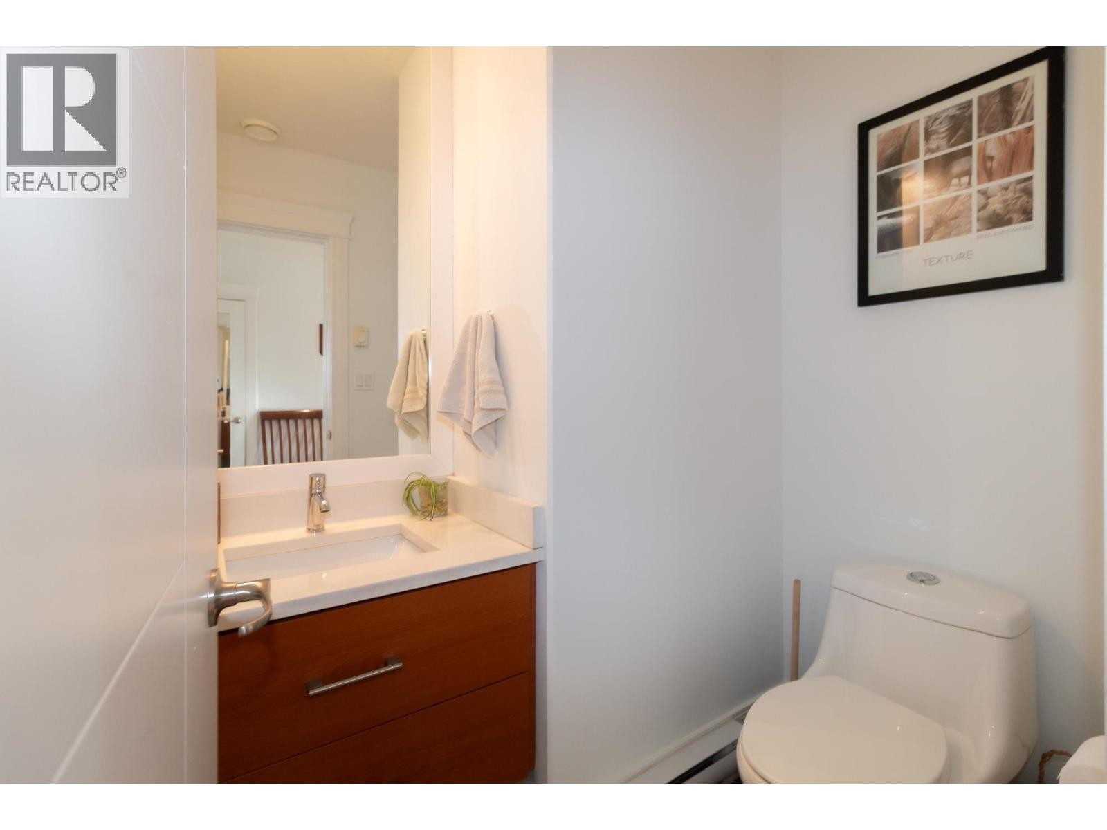 












39010 KINGFISHER ROAD

,
Squamish,




British Columbia
V8B0S9

