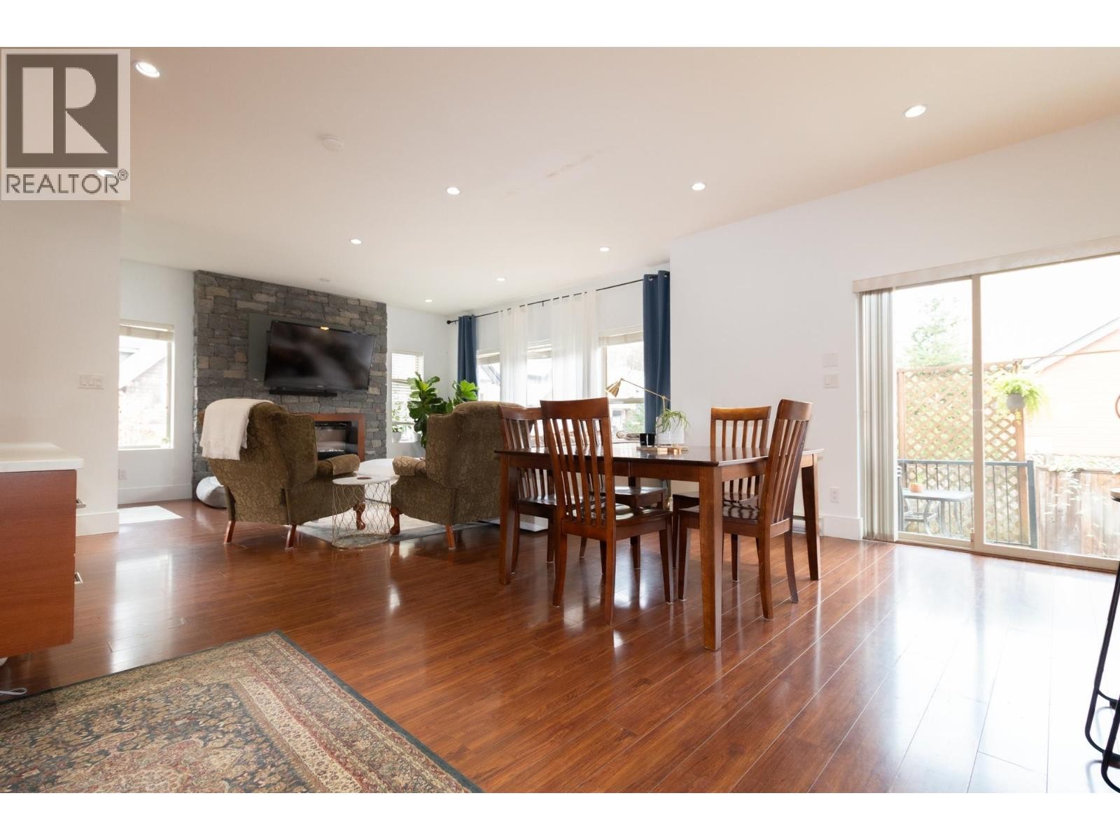 












39010 KINGFISHER ROAD

,
Squamish,




British Columbia
V8B0S9

