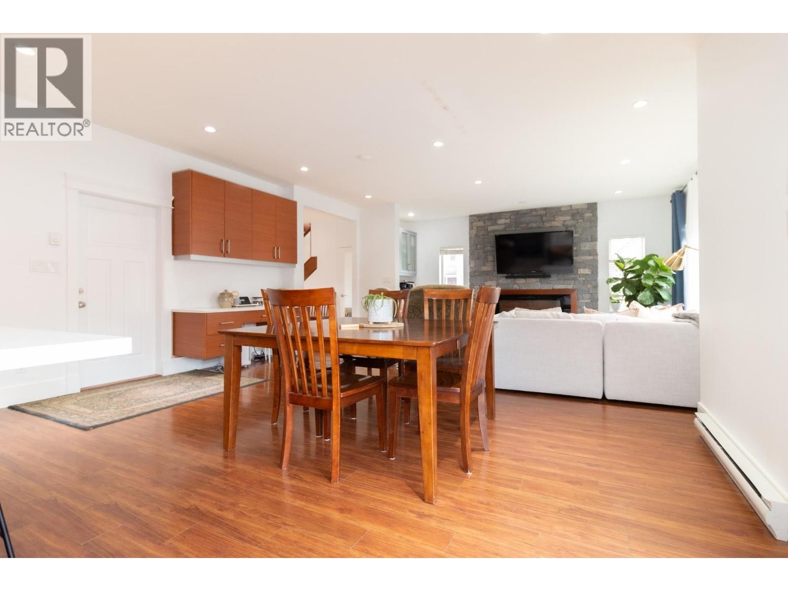 












39010 KINGFISHER ROAD

,
Squamish,




British Columbia
V8B0S9

