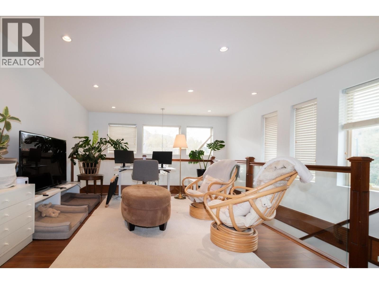 












39010 KINGFISHER ROAD

,
Squamish,




British Columbia
V8B0S9

