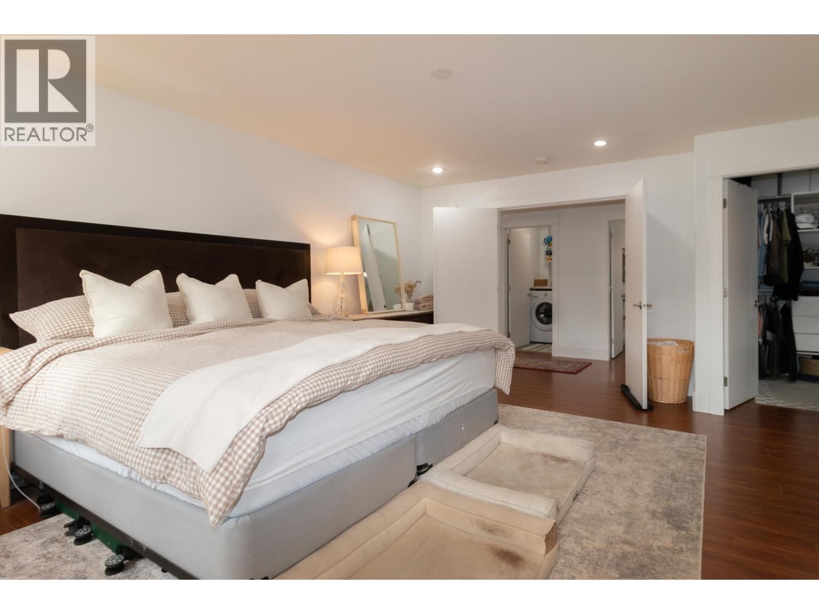 












39010 KINGFISHER ROAD

,
Squamish,




British Columbia
V8B0S9

