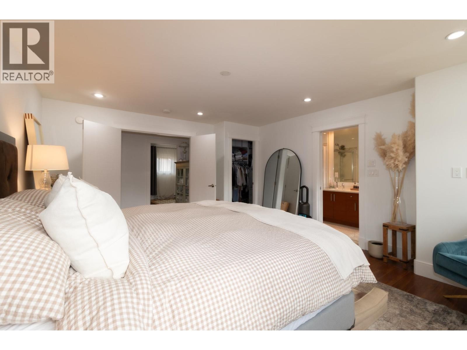 












39010 KINGFISHER ROAD

,
Squamish,




British Columbia
V8B0S9

