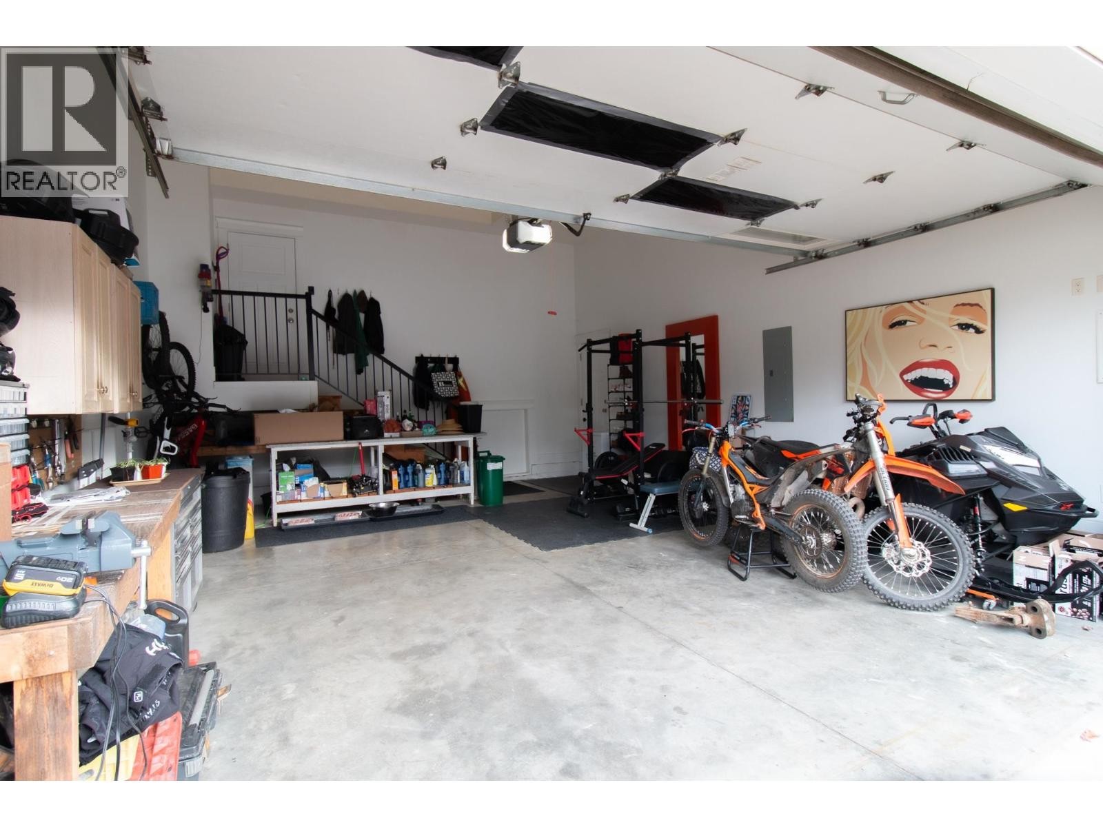 












39010 KINGFISHER ROAD

,
Squamish,




British Columbia
V8B0S9

