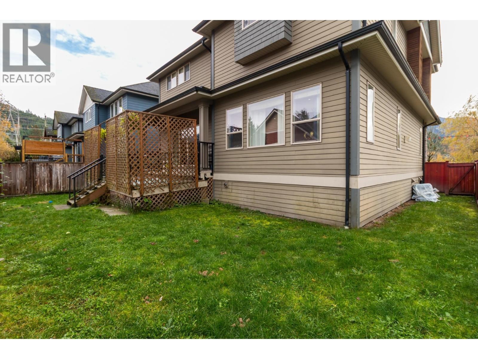 












39010 KINGFISHER ROAD

,
Squamish,




British Columbia
V8B0S9

